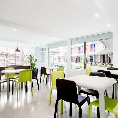 Residencia Universitaria Francesc Giralt I Serrà Auberge de jeunesse